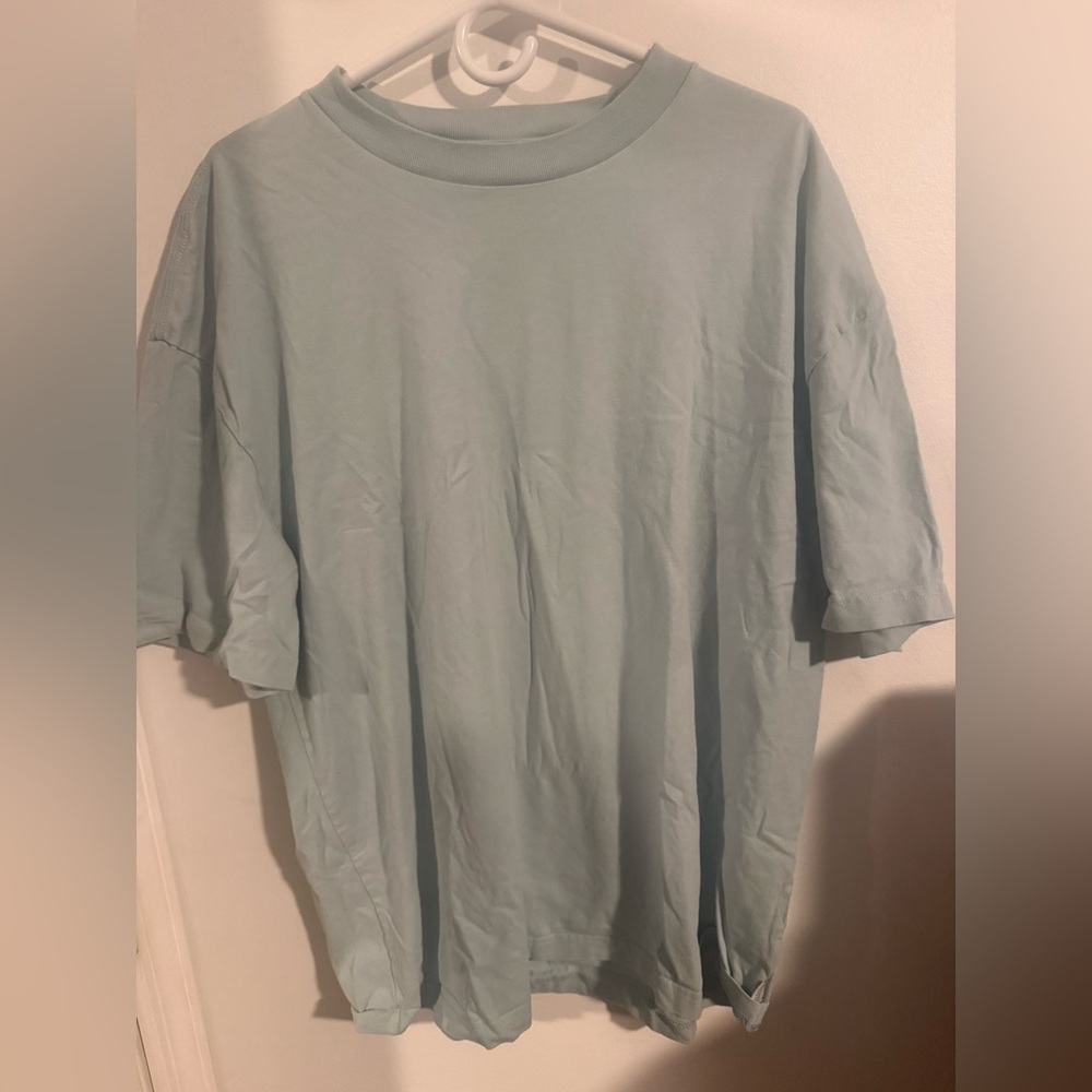 Hollister Men's Soft Blue Short Sleeve Tee